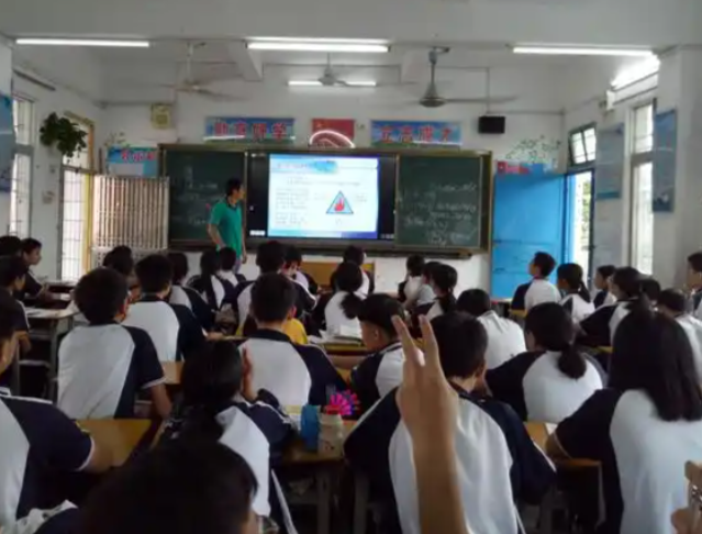 对讲堂内容的多元化诉求教师剖析学生的学习动态调整教育内容 对讲堂内容的多元化诉求教师剖析学生的学习动态调整教育内容