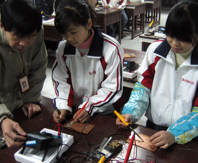 校园应着力打造一支契合层次教育要求的高水平双师型教师团队